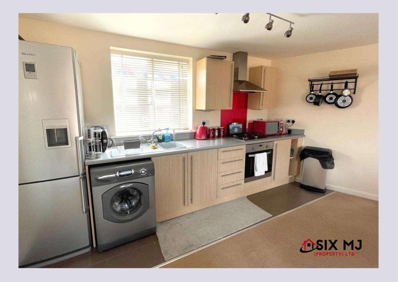 Chichele House, sleeps 8, private parking, Corporate Welcome Higham Ferrers Exterior foto
