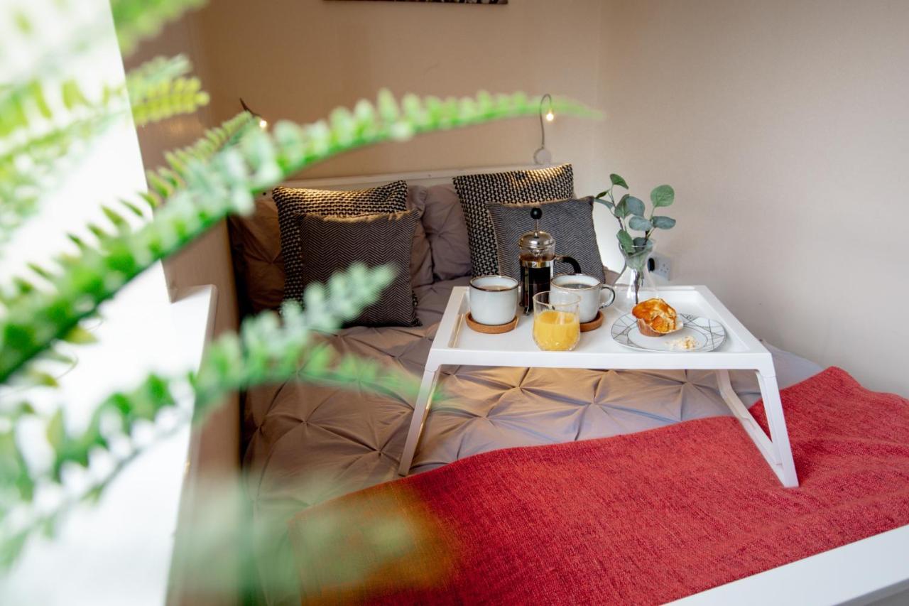 Chichele House, sleeps 8, private parking, Corporate Welcome Higham Ferrers Exterior foto