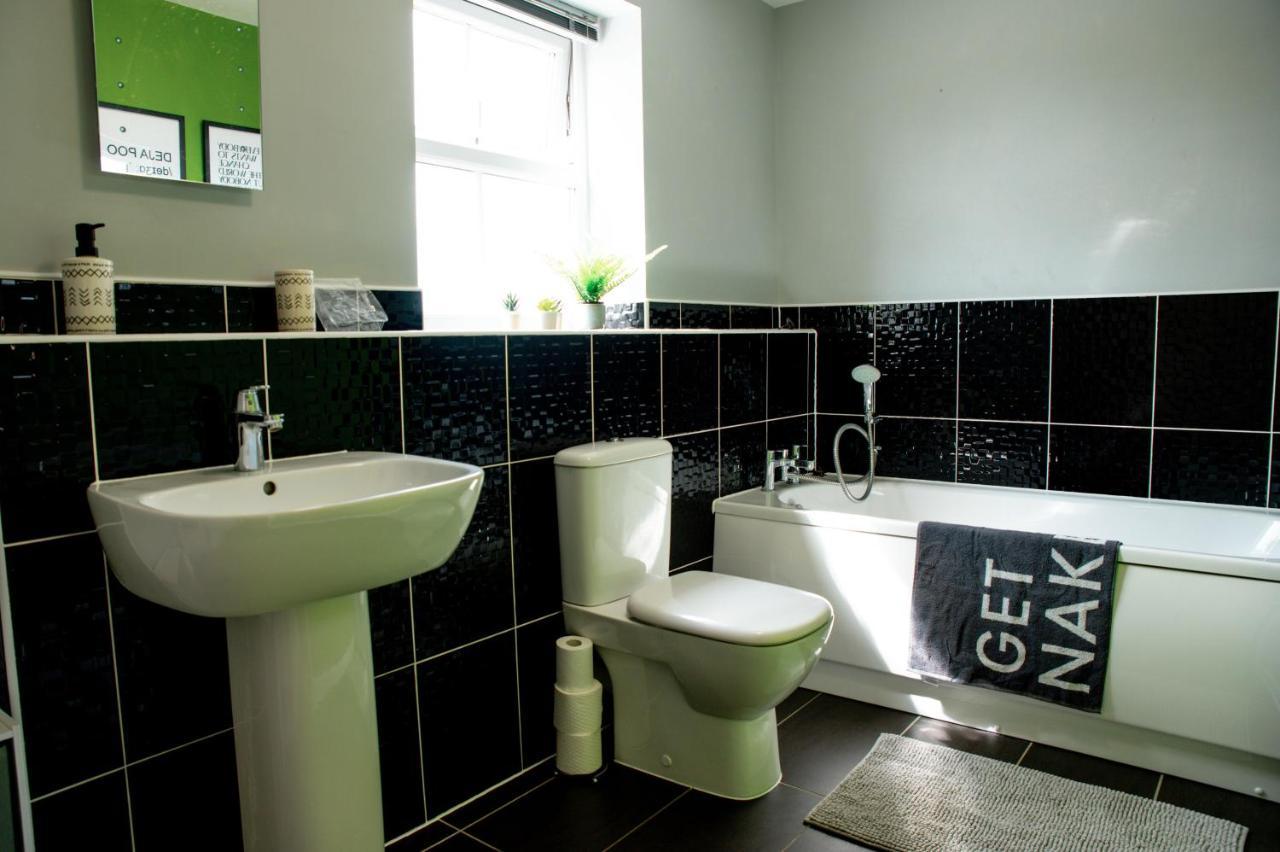 Chichele House, sleeps 8, private parking, Corporate Welcome Higham Ferrers Exterior foto