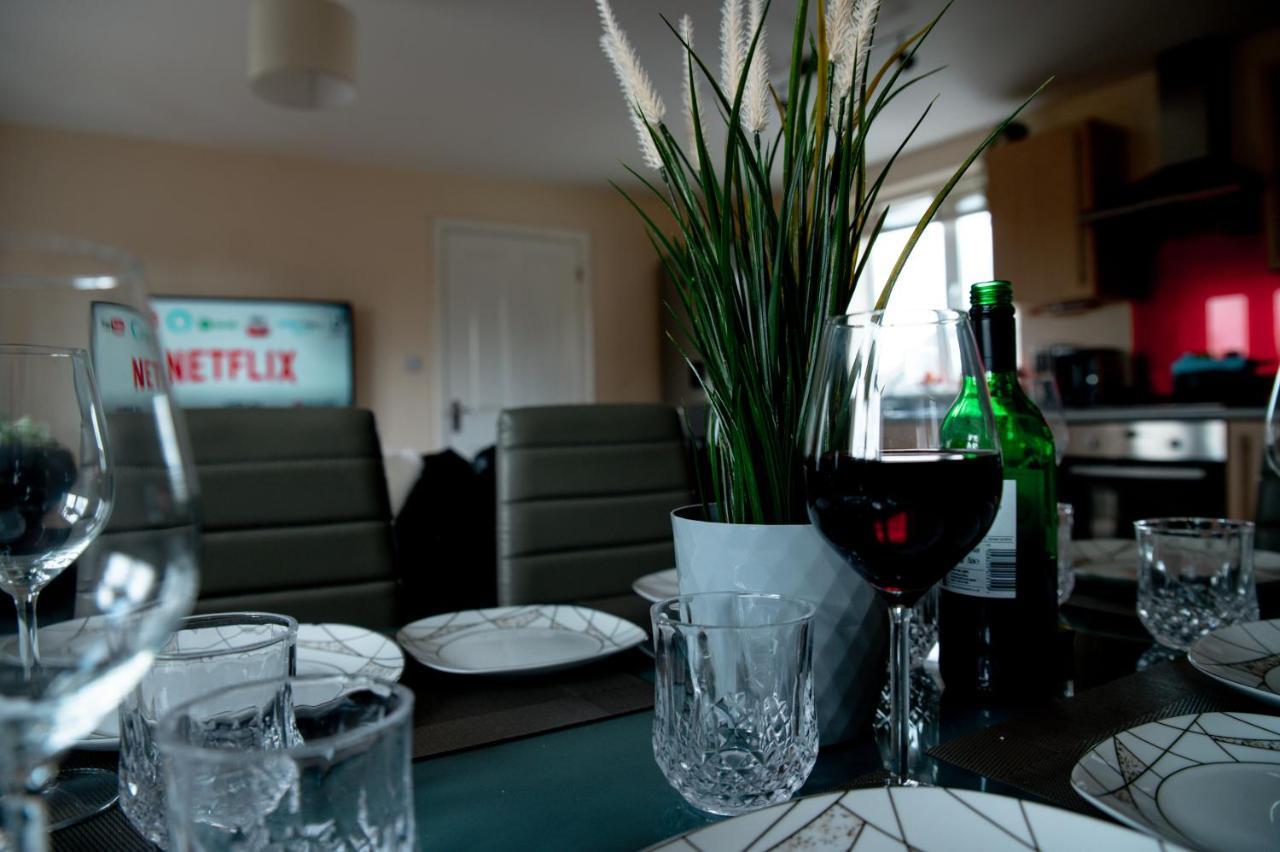 Chichele House, sleeps 8, private parking, Corporate Welcome Higham Ferrers Exterior foto